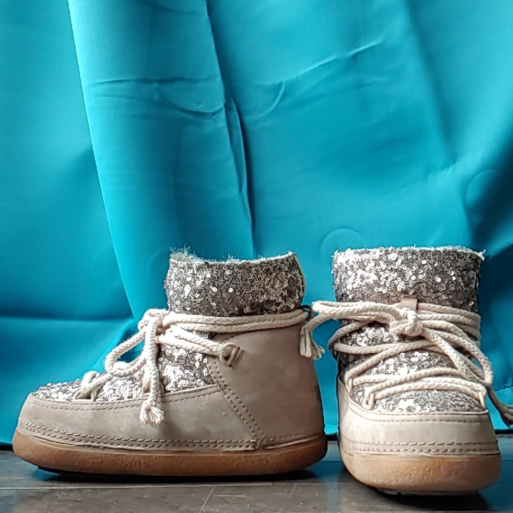 Ikkii Sequin Trim Snow Boots